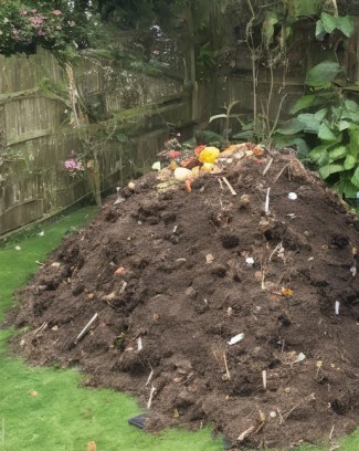 Komposthaufen im Garten Komposthaufen